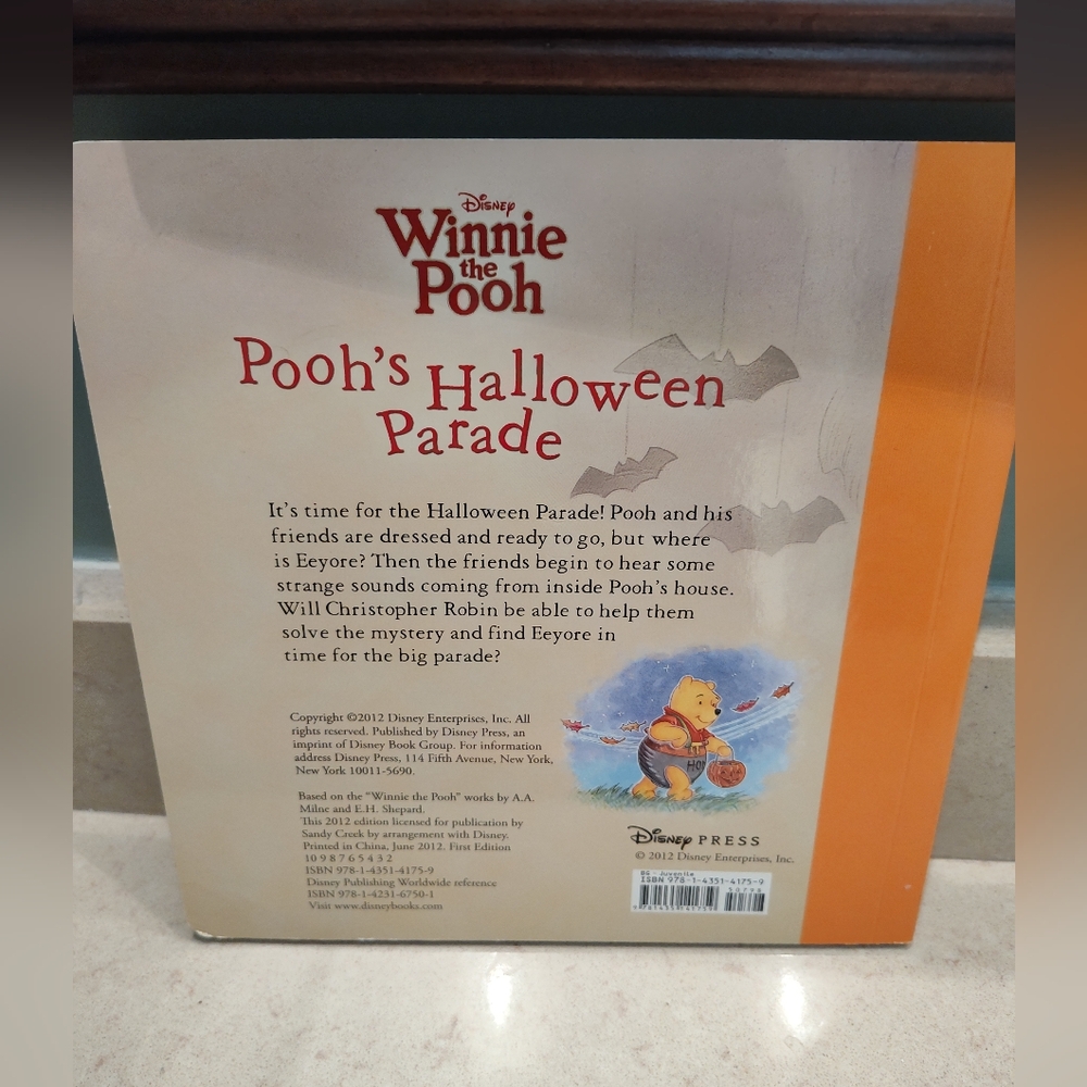 NEW Winnie the Pooh Halloween Large Board Book Set - Picture 6 of 7